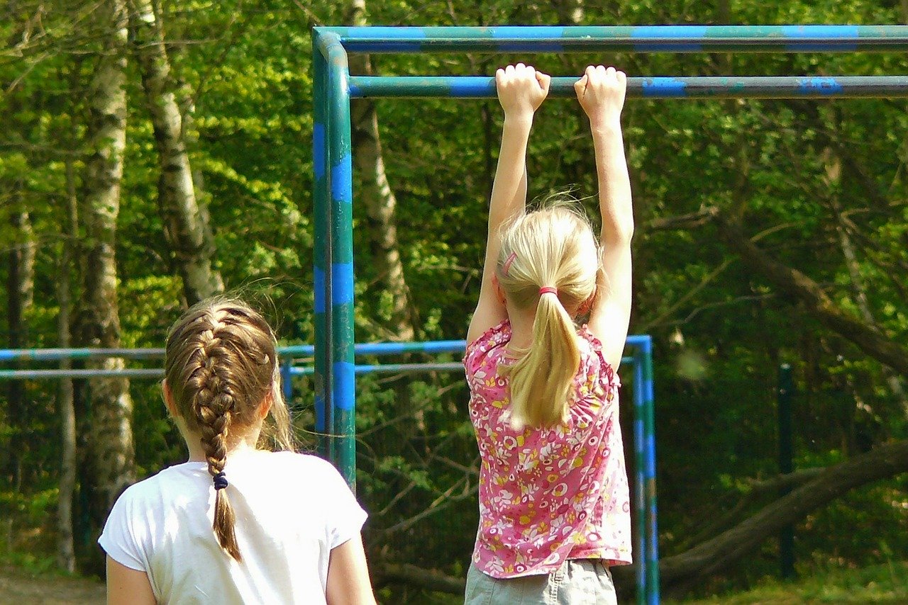 ᐅ Kletterübungen für Kinder zu Hause ᐅ Diese Geräte machen Sinn